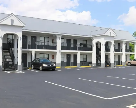 Travelodge by Wyndham Calhoun South I-75 Hotels in Calhoun