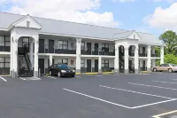 Travelodge by Wyndham Calhoun South I-75