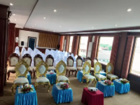 โรงแรมอานูแลคเคินเลา โรงแรมในโพนสะหวัน