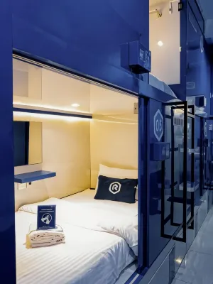 Rosalyne Sleepbox Tugu 2 Hotell i Kelurahan Karangwaru