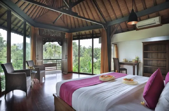 Gusde House and Villa Bali Отели рядом с достопримечательностью «Agus Bali Palm Reader»