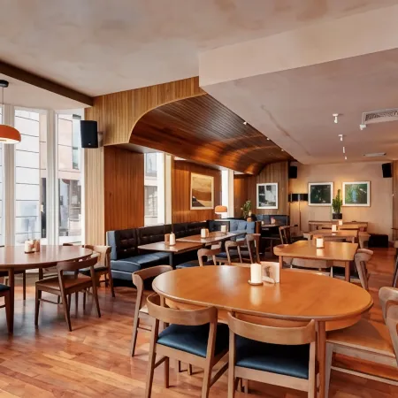 Drury Court Hotel Отели рядом с достопримечательностью «Концертный зал Button Factory»