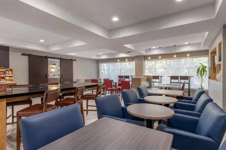 Holiday Inn Express & Suites Natchitoches Отели рядом с достопримечательностью «Парк Хайленд Парк»