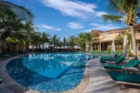 Mövenpick Resort Lamantin Saly - Pools
