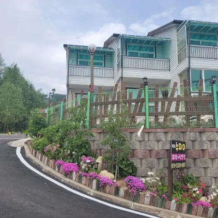 Pyeongchang the Soop Pension Отели рядом с достопримечательностью «Феникс-парк»