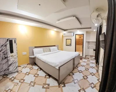 Roomshala 160 Hotel Red Отели в г. Взант Кунж