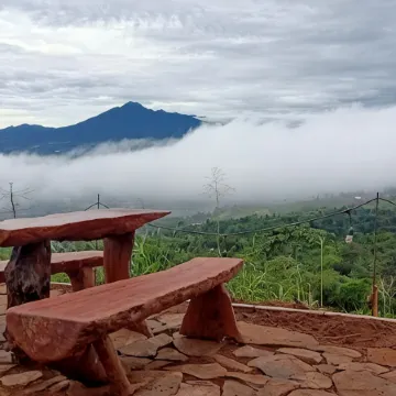 Rumah Merah Salak Villa & Camping Ground