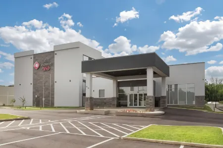 Best Western Plus Mobile Inn  Suites