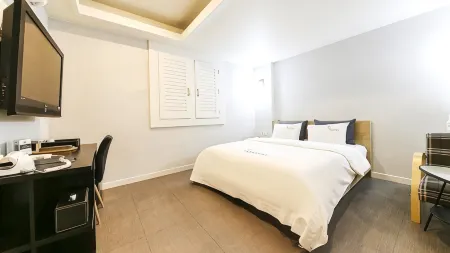 Hotel The May