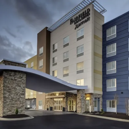 Fairfield Inn & Suites Roanoke Salem Отели рядом с достопримечательностью «Парк Риверсайд»