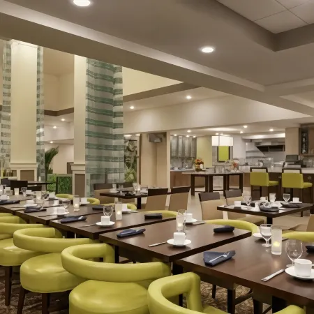 Hilton Garden Inn Statesville Отели в г. Айрделл