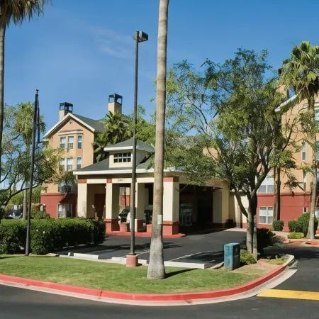 Homewood Suites by Hilton Phoenix - Biltmore Отели рядом с достопримечательностью «Альгамбра»