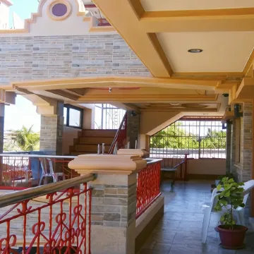 Eden Travellers Lodge