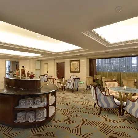 Lake Hotel Отели рядом с достопримечательностью «Станция метро Dapinglin»