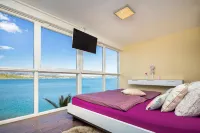 Luxury at Villa Cama - Your Dream Vacation Rental! Hotels in 