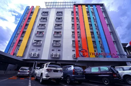 Transera Hotel Pontianak Отели в г. Benua Melayu Darat
