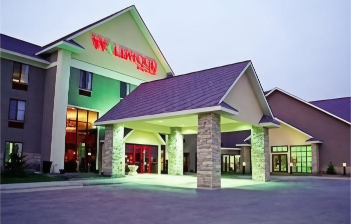 Wildwood Lodge & Suites