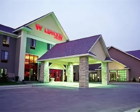 Wildwood Lodge & Suites Hotels in Clive