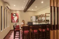 Prime Plaza Hotel Purwakarta - bar