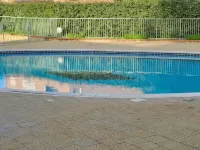SEASIDE APARTMENT WITH POOL Hotels in Linguizzetta