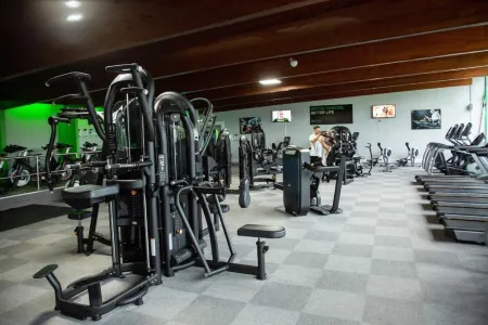 Station Lodge - Free Off-Site Health Club Access with Pool, Sauna, Steam Room & Gym