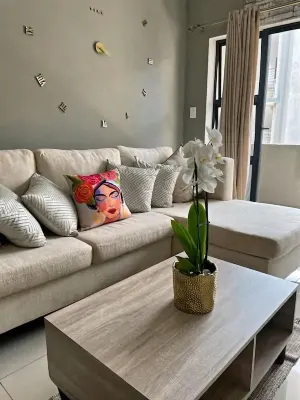 Classy 2 bedroom/ 2 bathroom high security apartment with uncapped wi-fi