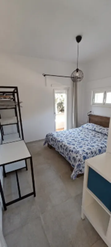 A few minutes from the sea apartment with garden. Pets allowed Hotel in zona Palafitte