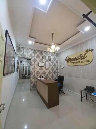 Menari Guesthouse Отели в г. Ngajum