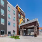 La Quinta Inn & Suites by Wyndham Jackson/Cape Girardeau - parking