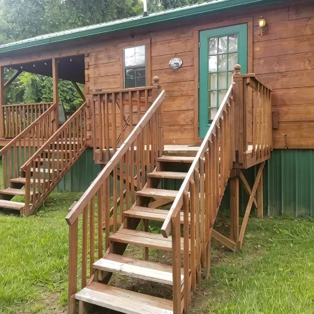 Peaceful Treasure 2-bedroom Riverfront Cabin in Franklin NC