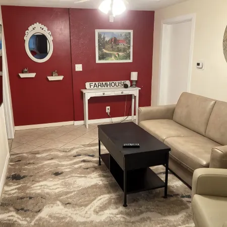Charming 1-bedroom cottage in delightful Brooksville with AC, WiFi