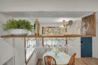 Wine Country Garden Retreat & Free Wine Tastings! - 3-Star