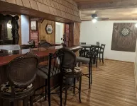 Honey Bear Hideaway spacious private intown pets - balcón