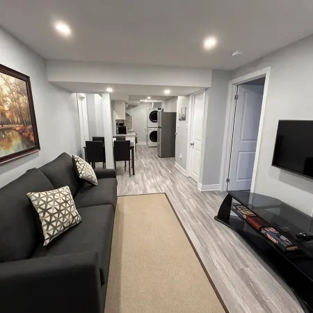 Whitby Gateway - 2BR 3BD 2WR Kitchen Laundry