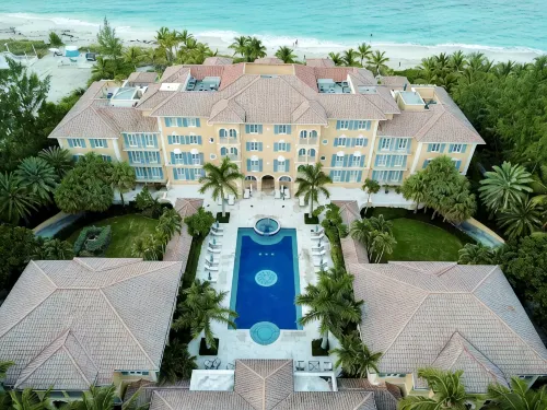 VILLA RENAISSANCE 603, 1BR in Grace Bay. Steps to the sand. WOW