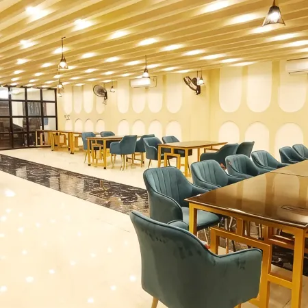 HOTEL KINGS PARADISE BANQUET & LAWN, Airport