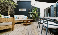 Coastal Chic 1BR Retreat – Walk to Jupiter Beach!
