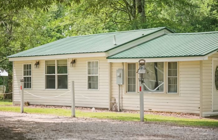 Charming 2-bedroom house with full access to Cotton Patch Landing Marina!