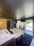 Contemporary villa 10 minutes from Cannes