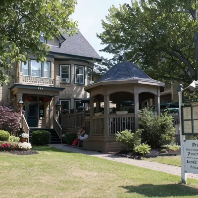 Dundee Arms Inn Hotels near St. Dunstan's Basilica