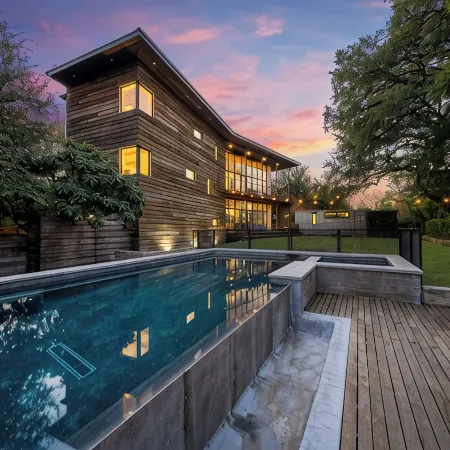 Austin Downtown Pool, Hot Tub & Guest House