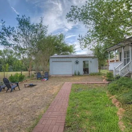 Awesome Haus with Gameroom, 4Blks to Center of Town!