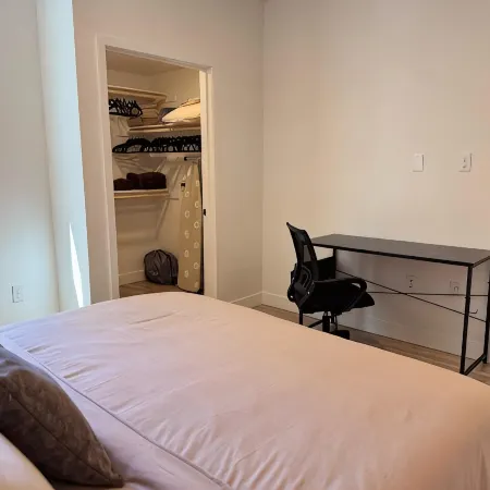 Modern Oasis 10 Min from Disneyland With Pool & GYM