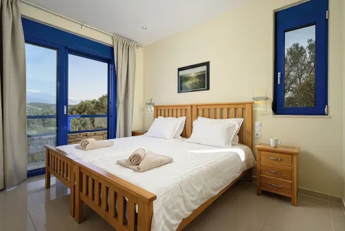 House with sea view. Family-friendly.