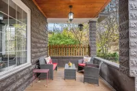 Family-friendly Manito Park home.  Close to downtown, hospitals & colleges.