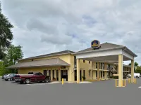 Quality Inn & Suites Live Oak I-10 Exit 283 Hotels in Suwannee County