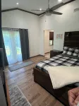 Charming 3-BR Cabin/House, Pool, creek, 35Acres with Fiber Internet in Pikeville