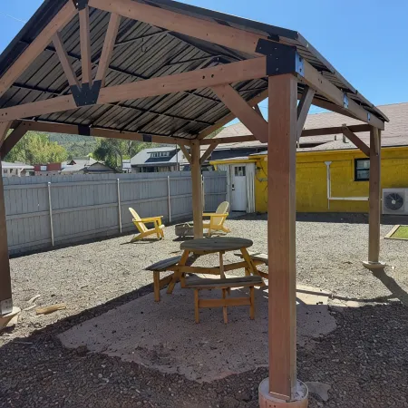 Route 66 Historic Hideaway 6Br/5BA w/3 Bungalows w/Fenced Yards, AC, W/D, Wi-Fi