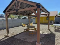 Route 66 Historic Hideaway 6Br/5BA w/3 Bungalows w/Fenced Yards, AC, W/D, Wi-Fi - Boutique