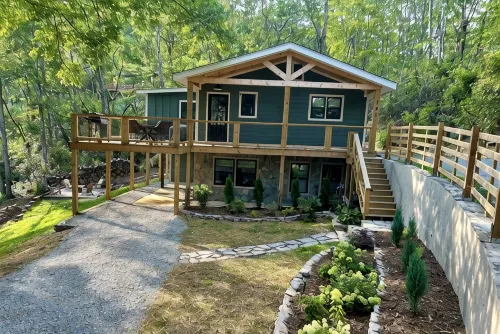 "Rooms with a View" newly renovated rustic modern home with stunning BRM views